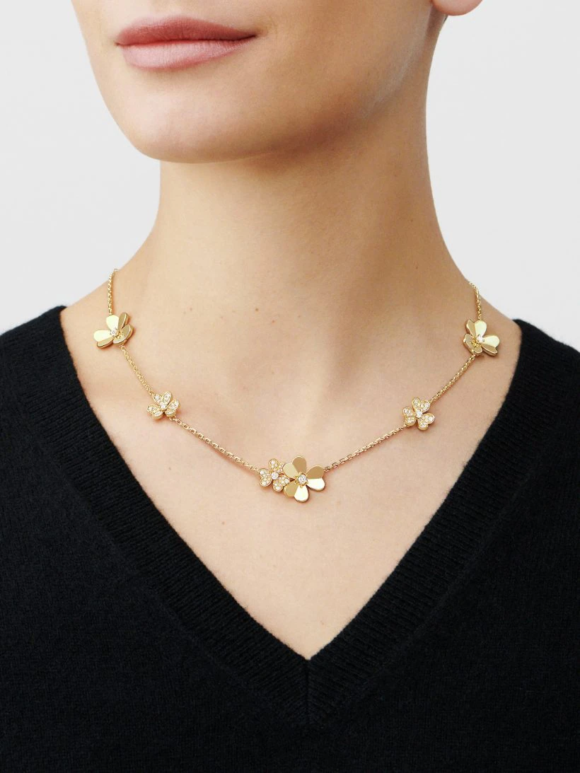 Frivole necklace, 9 flowers